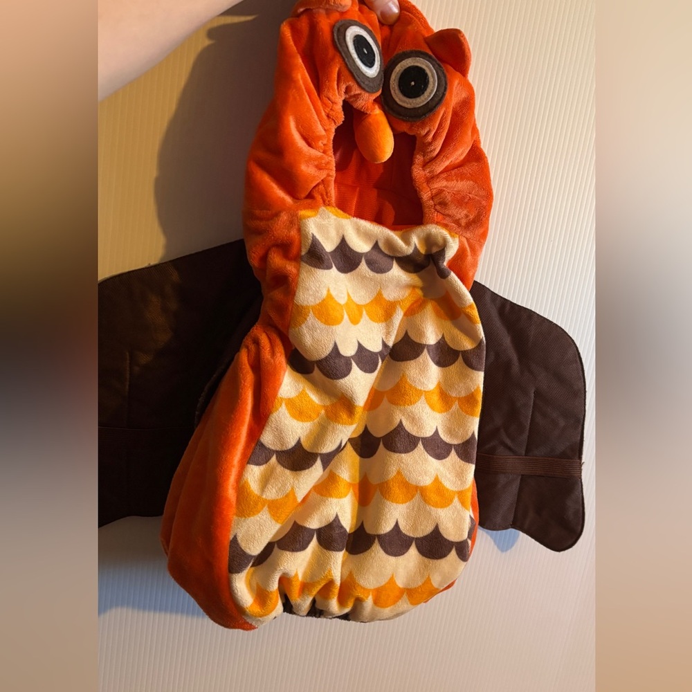 Cute toddlers owl costume put to pit 10 inches neck to bottom 14 inches